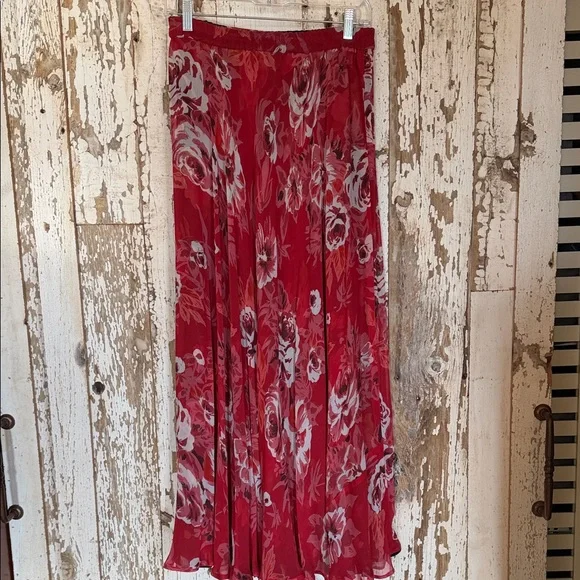 Chic Floral Maxi Skirt in Black and Pink - Picture 3 of 5